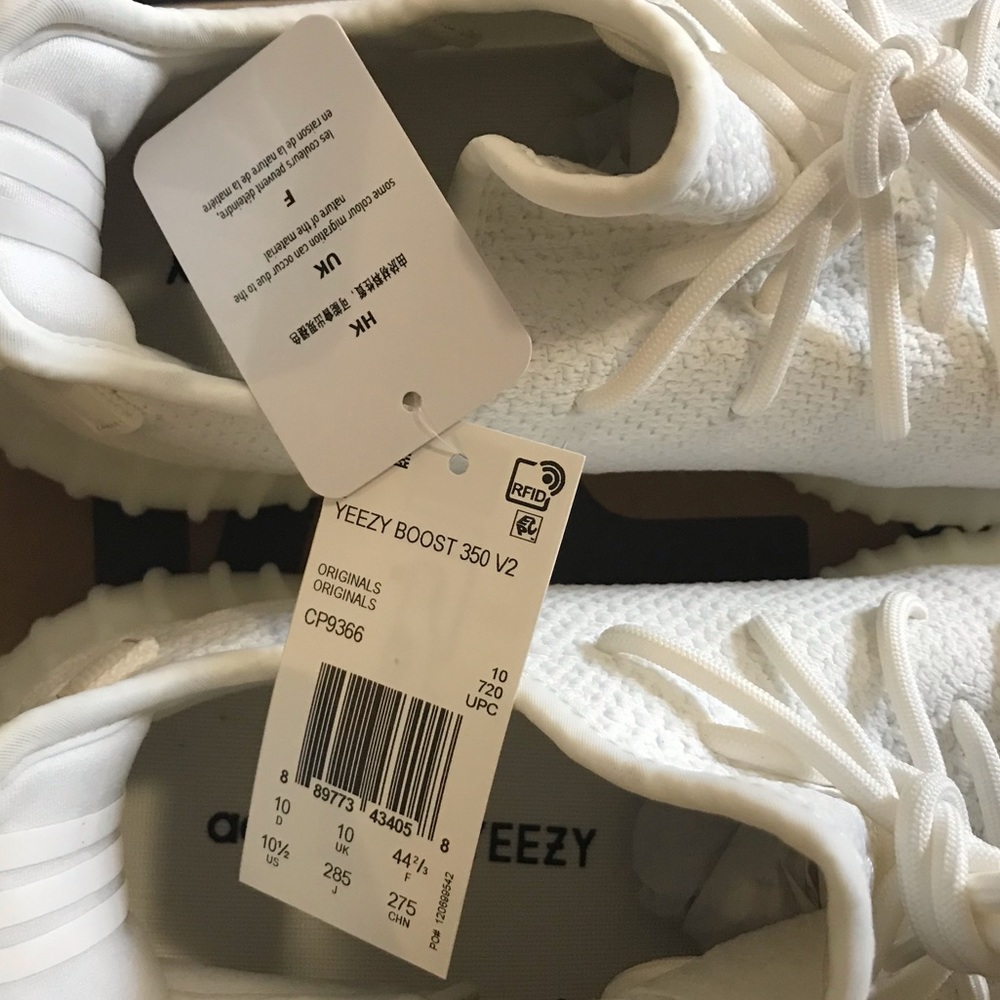🔥Yeezy Boost 350 V2 Triple White x Kanye & Adidas - Picture 3 of 8